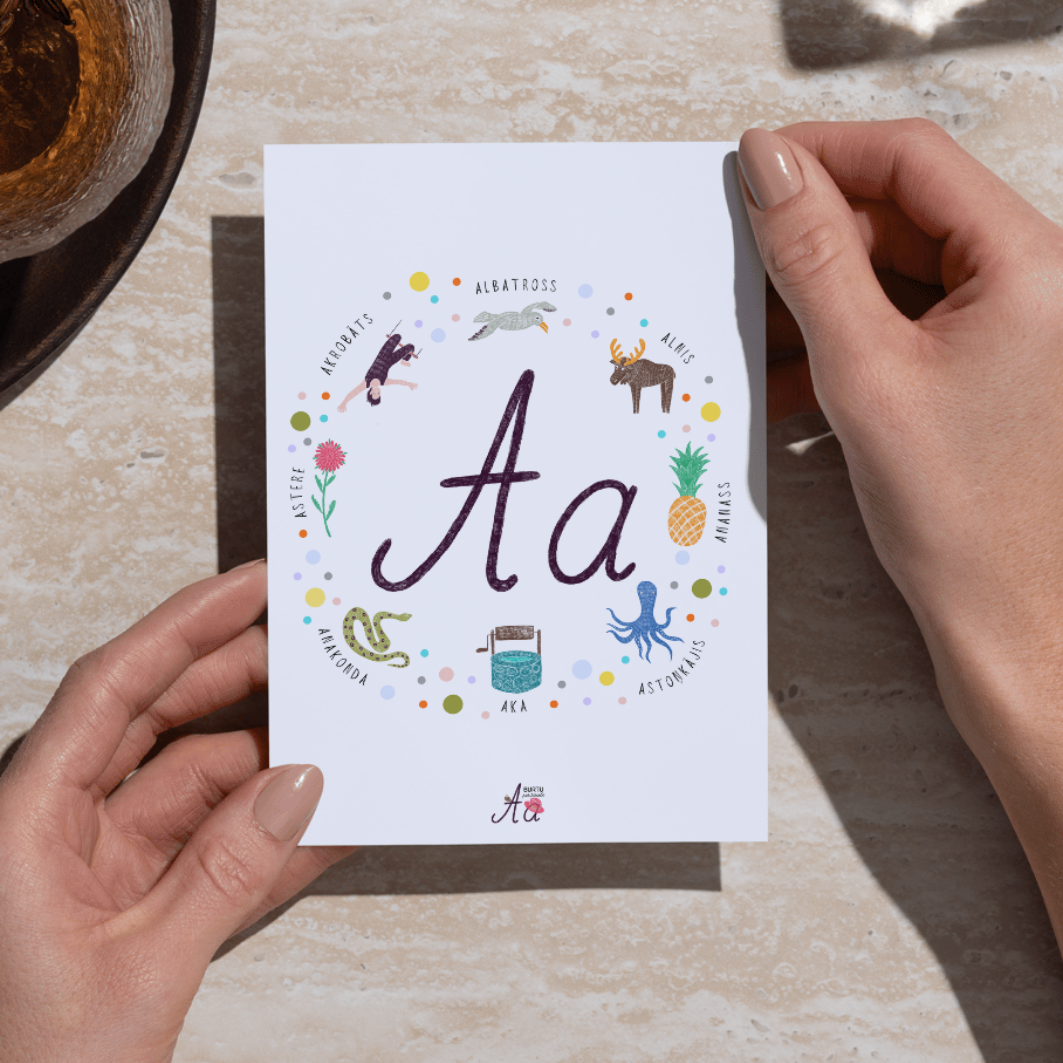 Alfabēta kartīte ar burtu A un krāsainām ilustrācijām bērniem, apsveikuma kartīte.