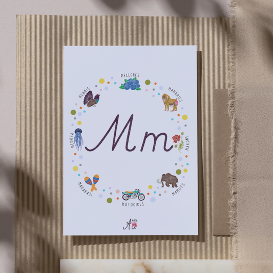 Alfabēta kartīte ar burtu M un krāsainām ilustrācijām, apsveikuma kartīte, dekors bērnistabai, mācību materiāls.