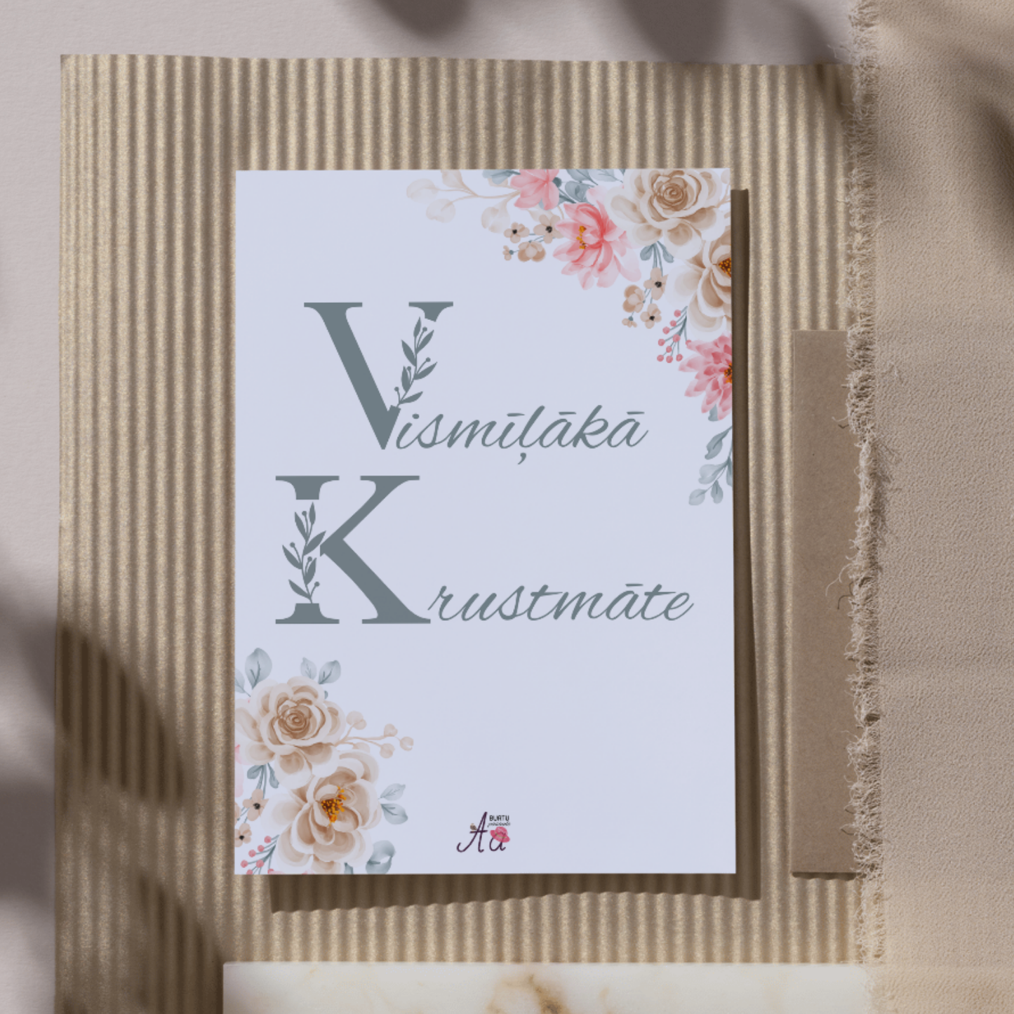 Apsveikuma kartīte krustmātei ar sirsnīgu dizainu.