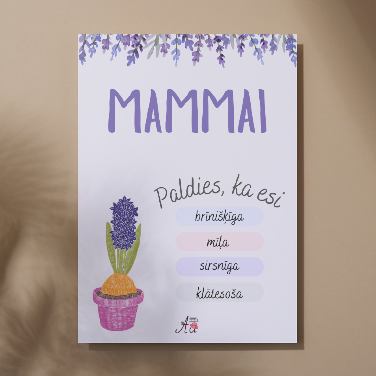 Apsveikuma kartīte, kas izsaka pateicību, rūpes un siltumu, ko mamma sniedz katru dienu.